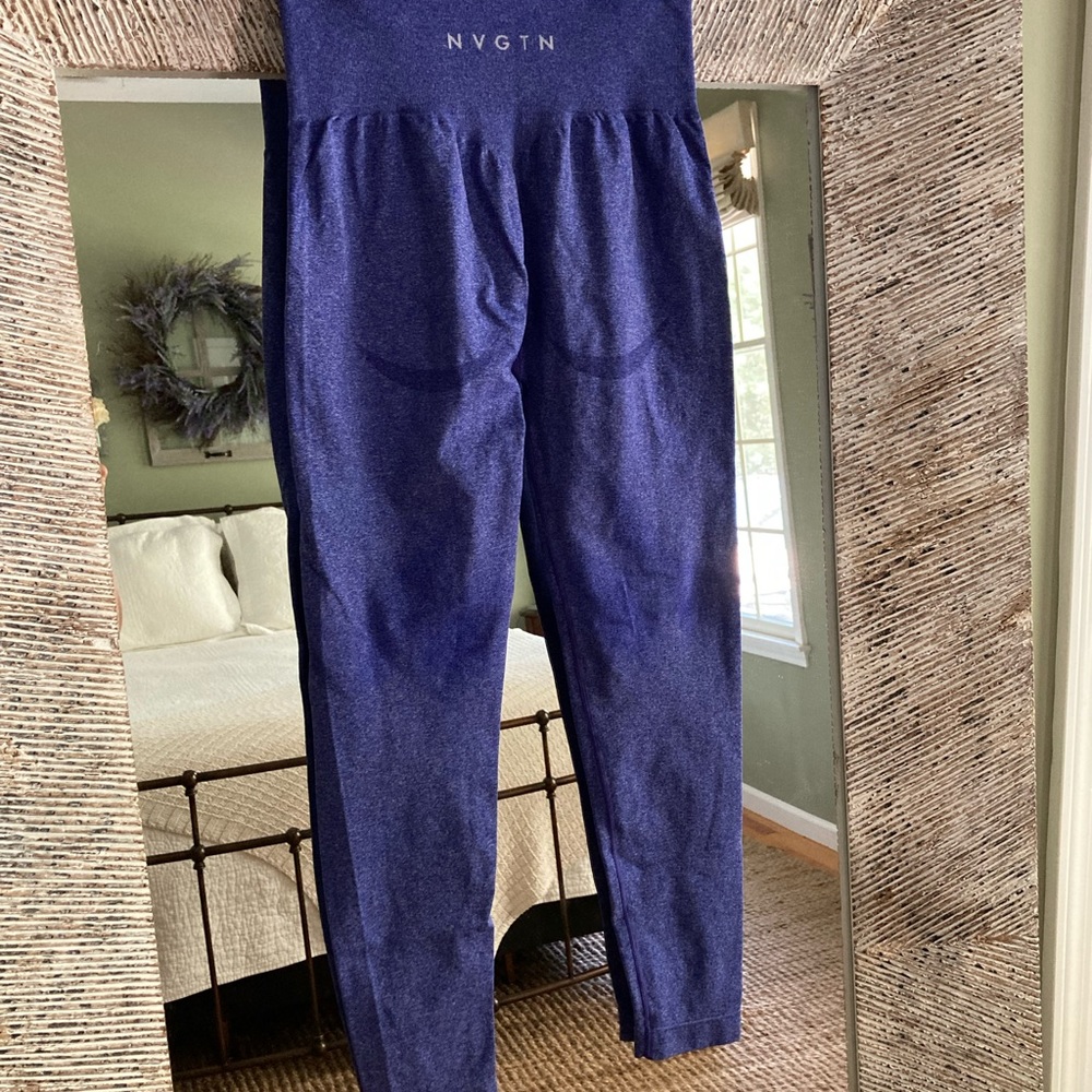 NVGTN contour leggings.